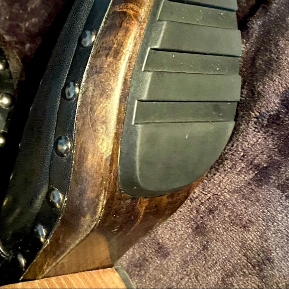 RECENTLY REDUCED: “Sale Priced” COACH Authentic Leather Clogs, PreOwned Size 8.5 - Picture 5 of 12